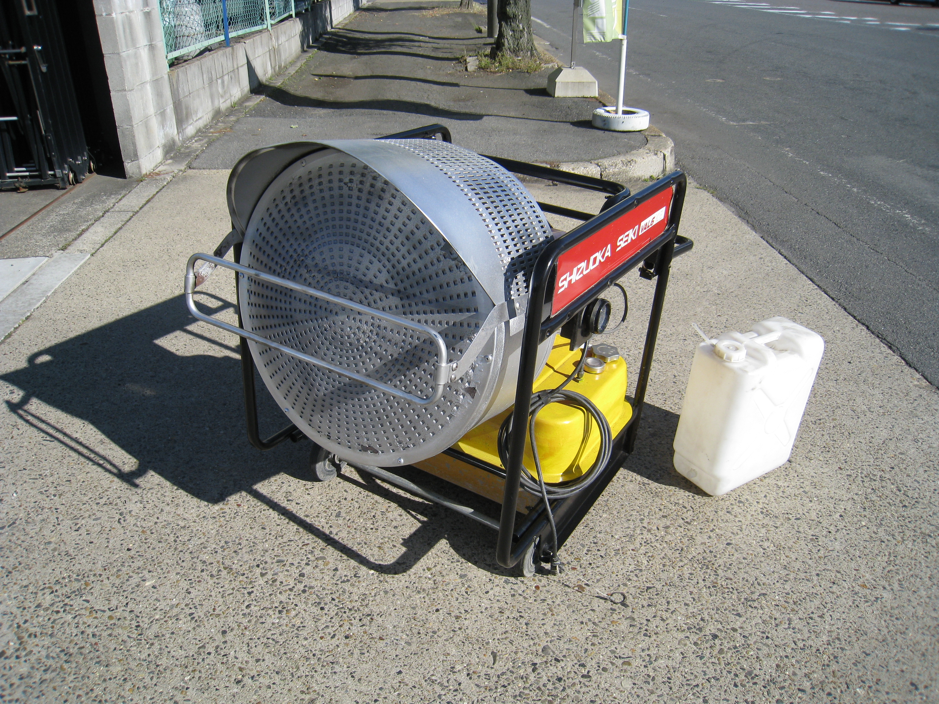 【中古】【店頭引取限定】長府　SBヒーター　ジャンク品（油だき可搬形ヒーター）　16500円 屋外作業用 暖房器具のご紹介